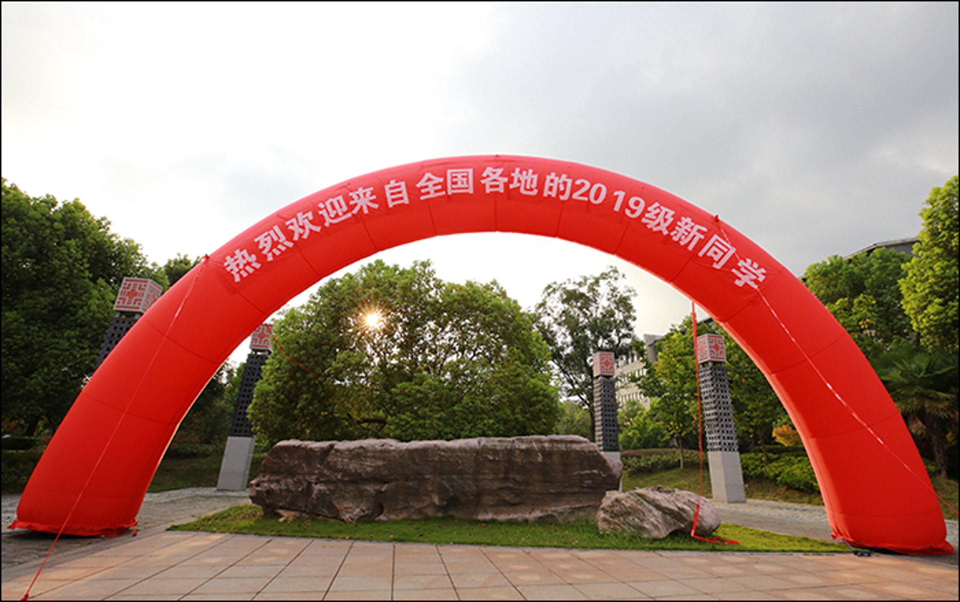 丹东软件开发：选择本地还是全球团队？
